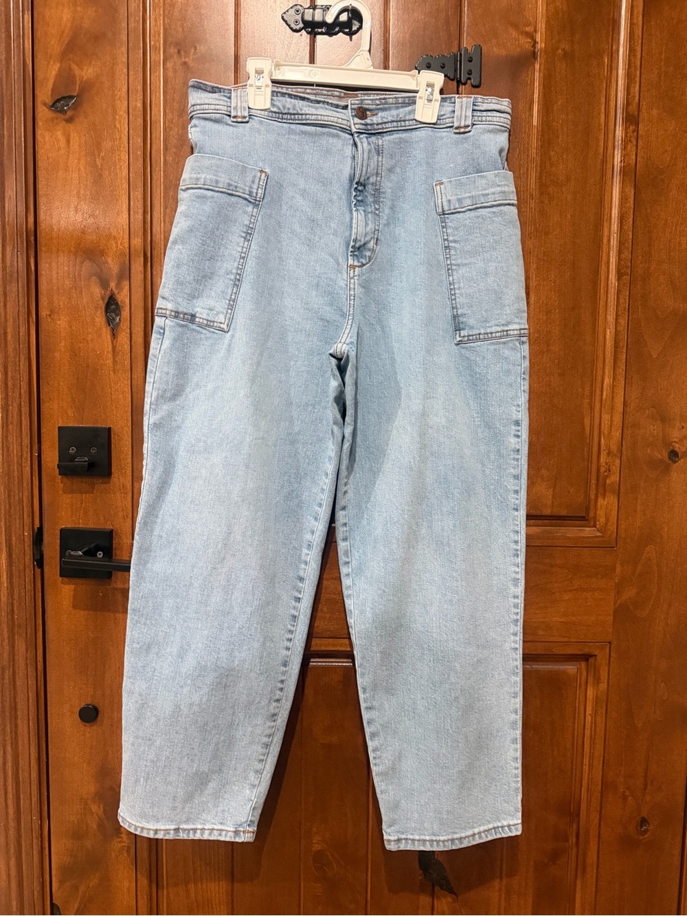 Joe's Jeans Light Wash barrel Jeans with Front Patch Pockets